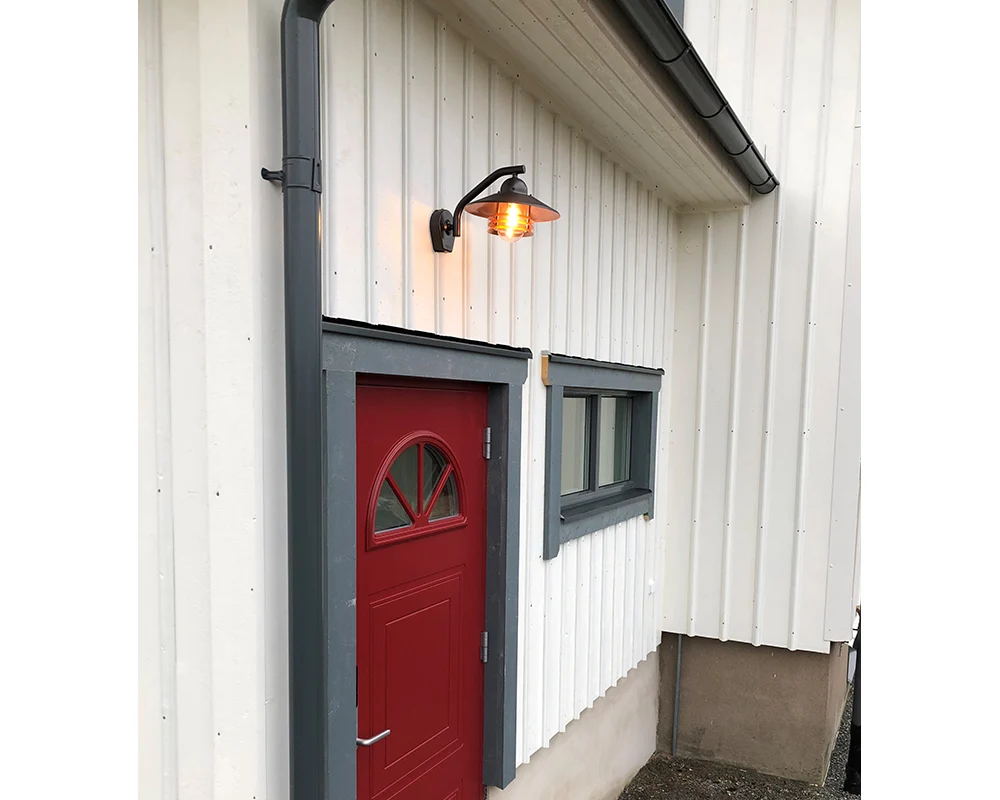 FASADBELYSNING TELLUS NED E27 Svart